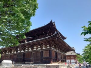 金堂は、東寺一山の本堂です。
